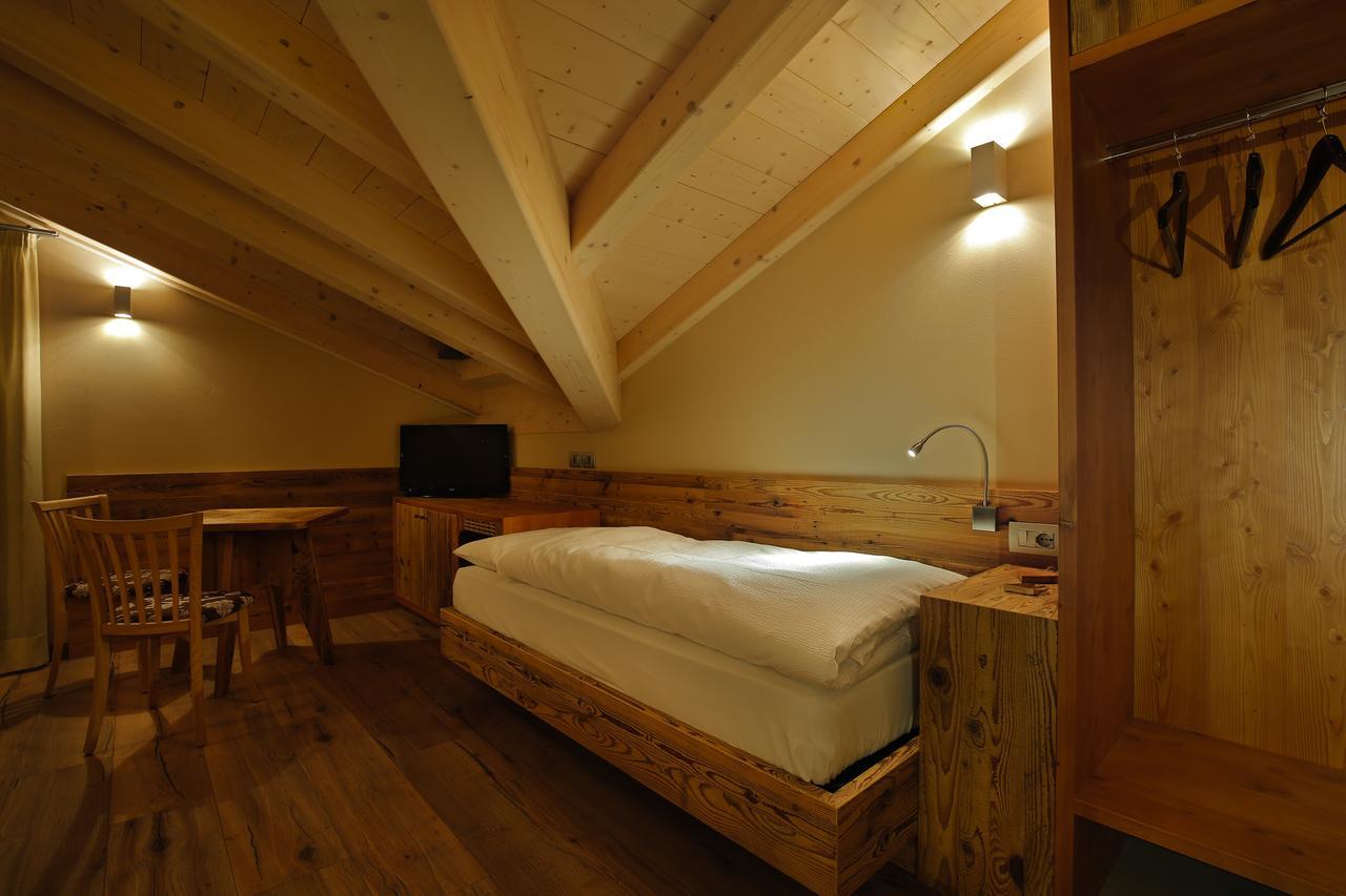 Camera Matrimoniale con Letto Supplementare