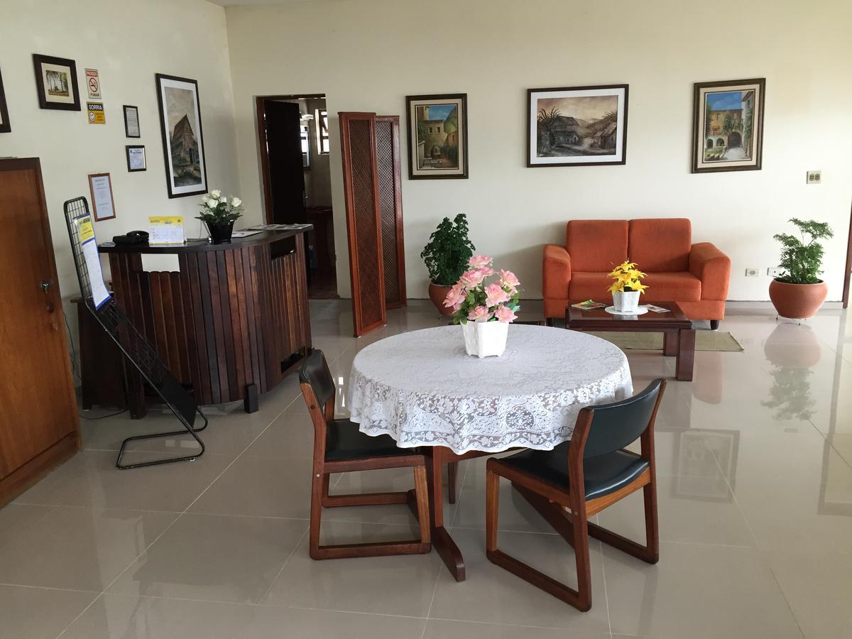 Quarto Grande com Cama de Casal ou 2 de Solteiro