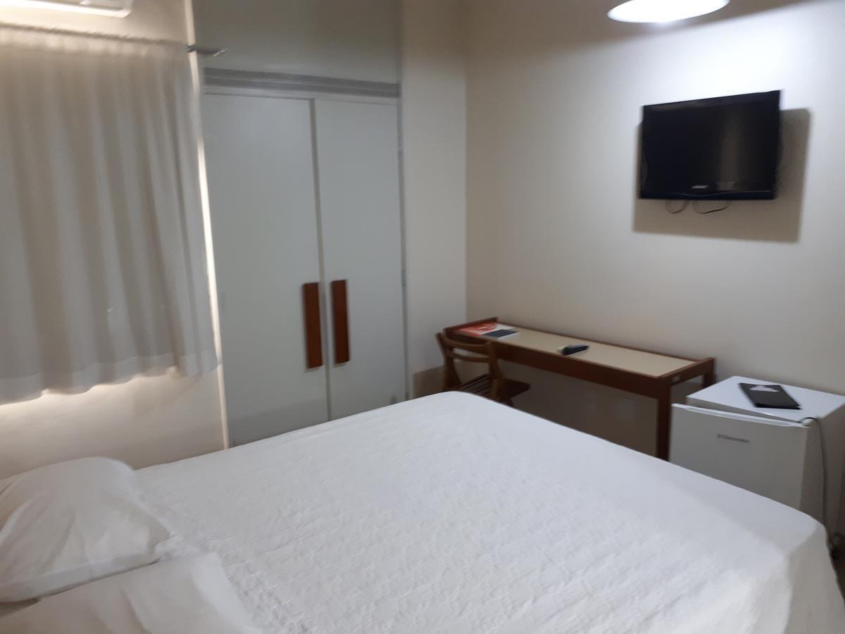 Quarto Grande com Cama de Casal ou 2 de Solteiro
