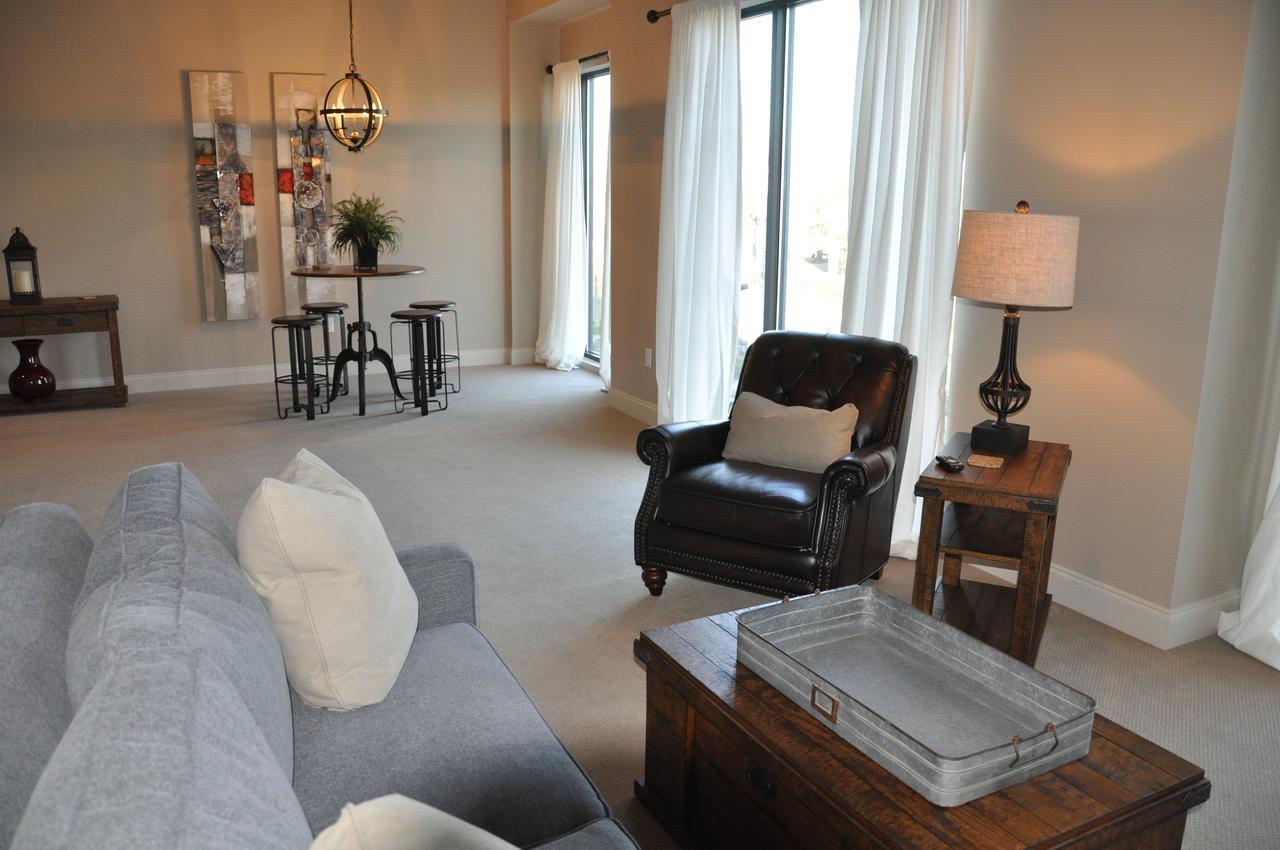 Deluxe King Suite