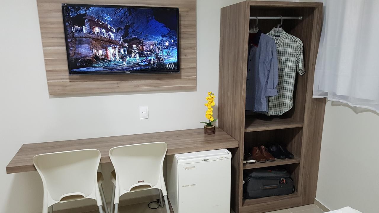 Quarto com 2 Camas de Solteiro