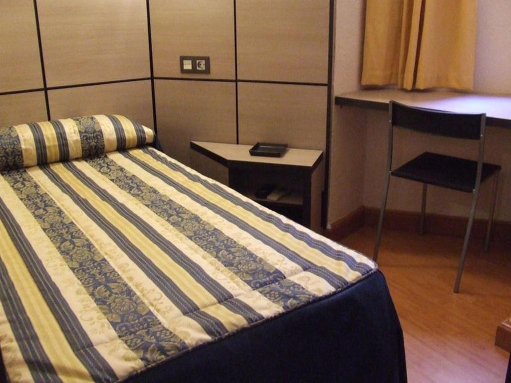 Quarto Individual com Casa de Banho Partilhada
