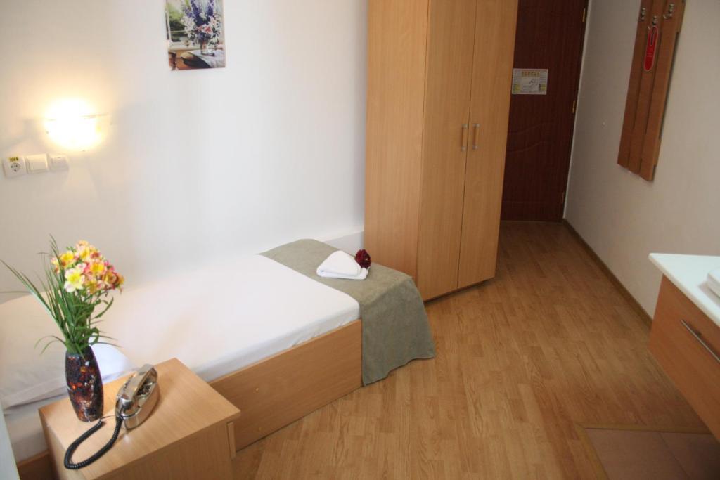Single Room with Shared Bathroom