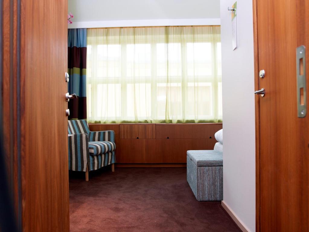 Moderate Single Room,60863539:JPEG