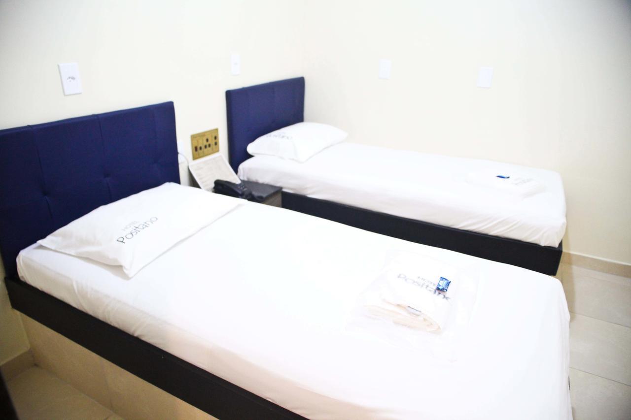Quarto Econômico com 2 Camas de Solteiro