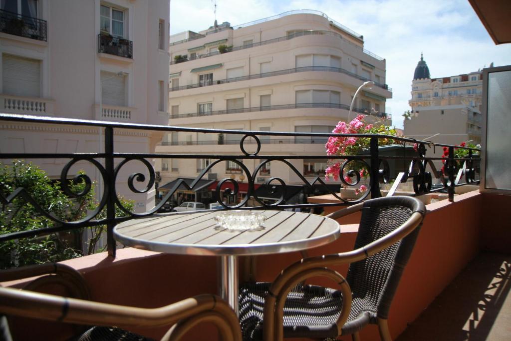 Habitación Doble Superior con terraza y vistas al jardín - 1 o 2 camas