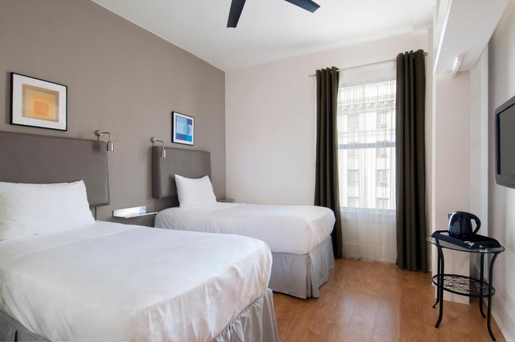 Chambre Lits Jumeaux Double avec Salle de Bains Commune