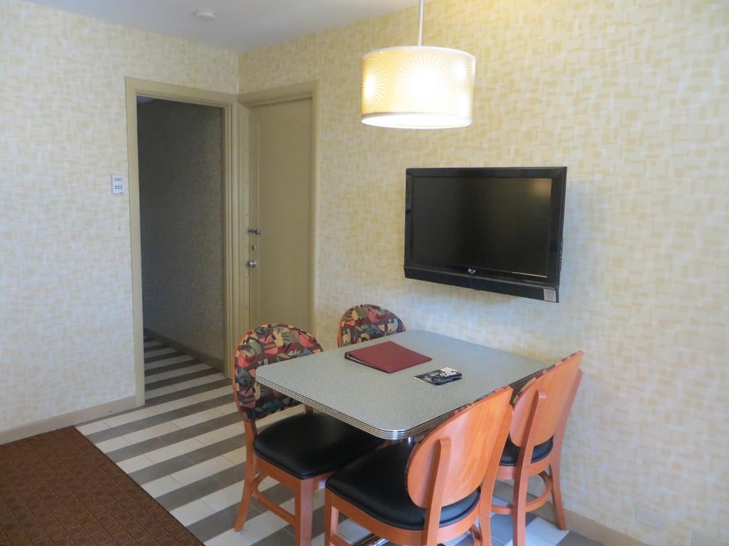 Economy Room, Exterior Entrance