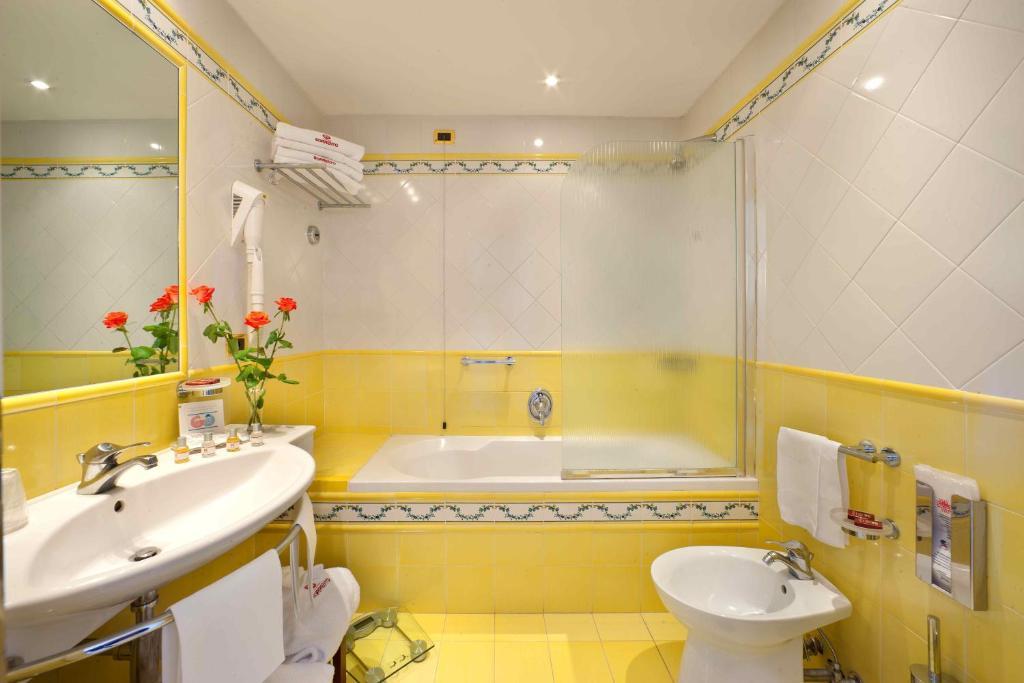Junior Suite met Gedeeltelijk Uitzicht op Zee