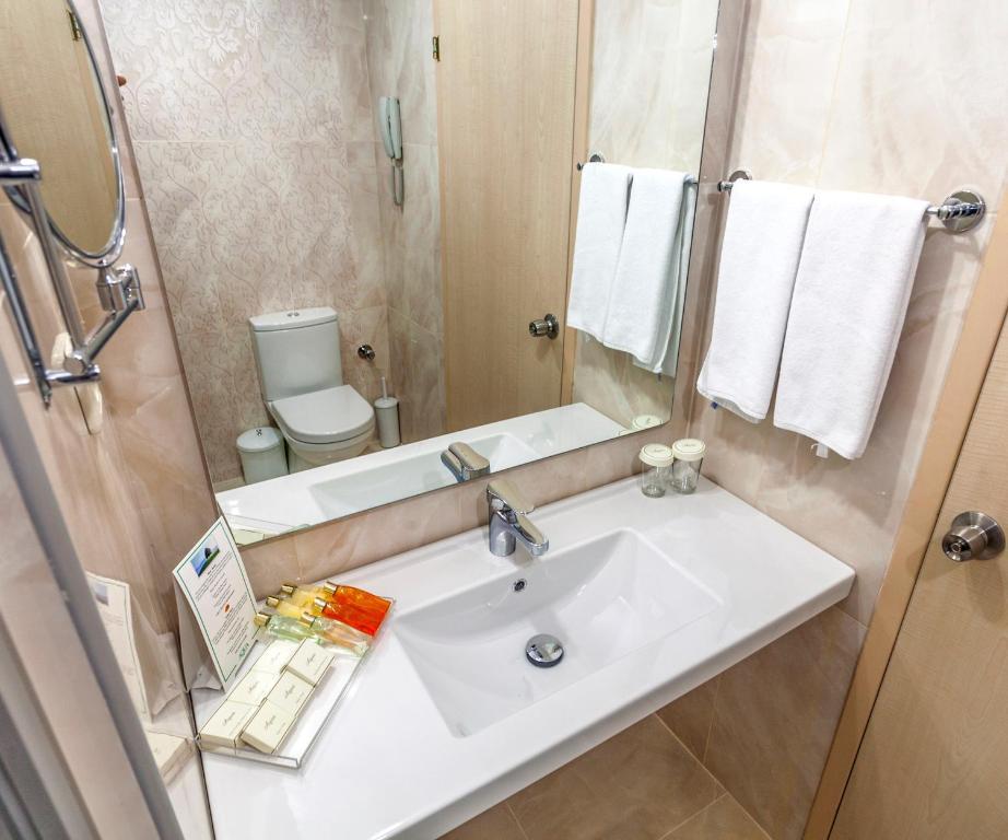 Standard Double or Twin Room with Land View