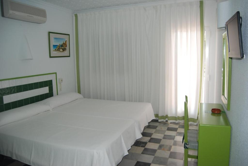 Habitación Doble con vistas a la piscina