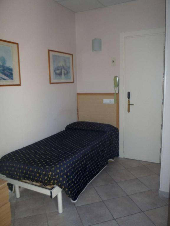 Single Room,1498595857:JPEG