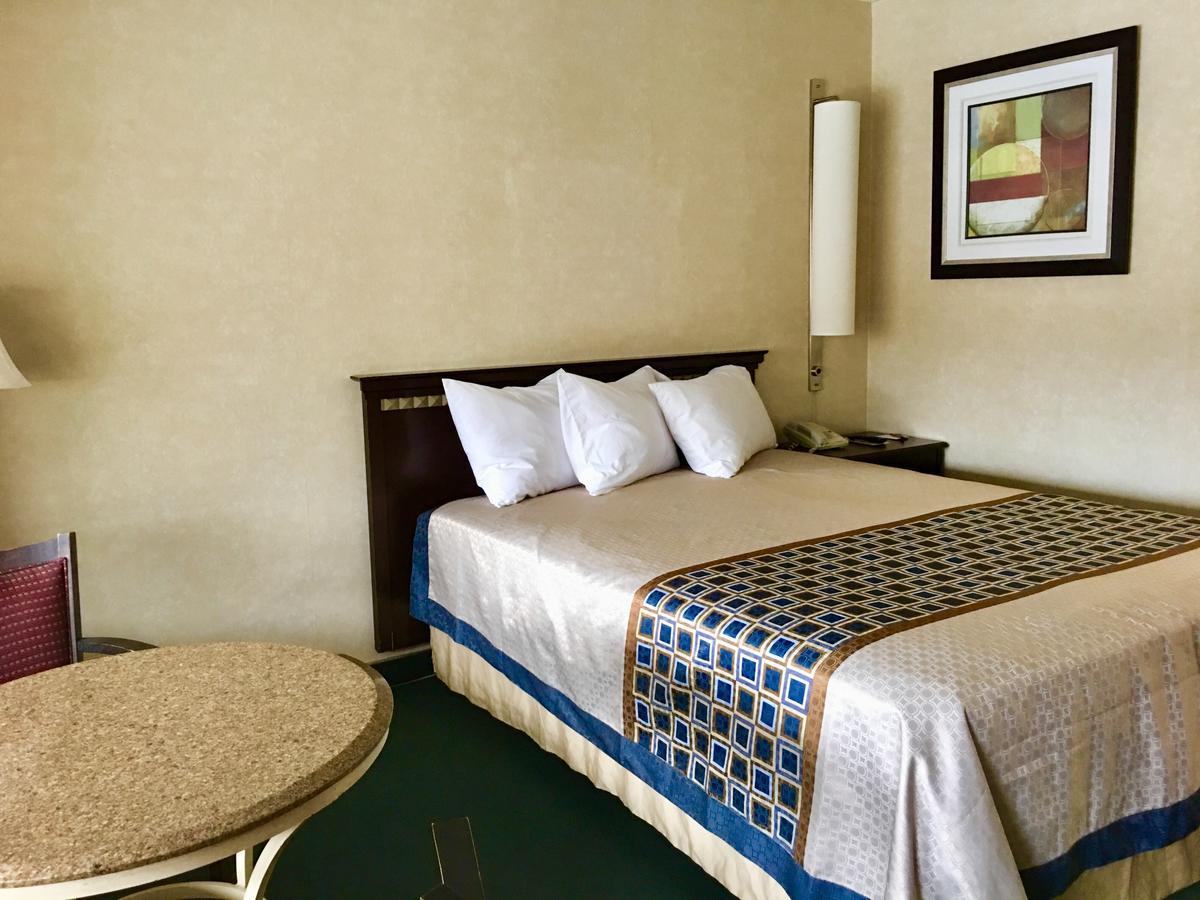 Deluxe Queen Room