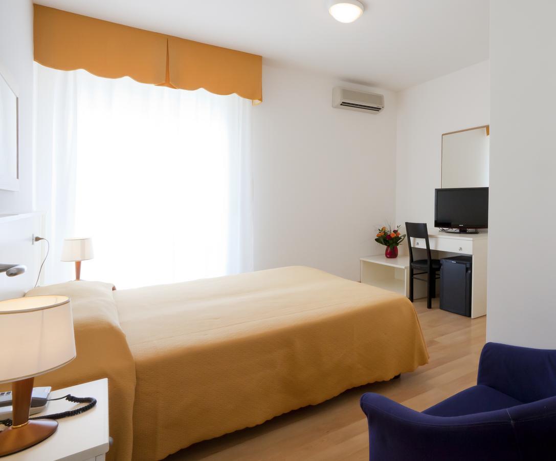 Two Connecting Double Rooms,957966379:JPEG