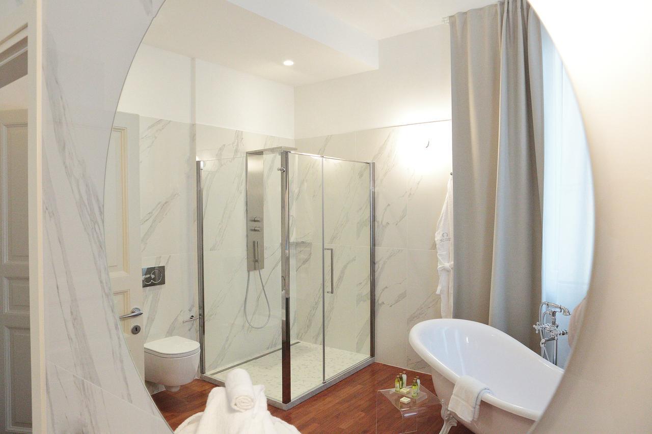 Superior Triple Room Bath,627872523:JPEG