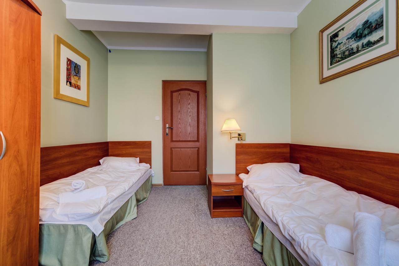 Standard Twin Room,628398459:JPEG