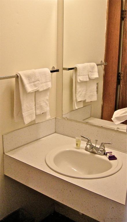 Deluxe Queen Room - Non-Smoking