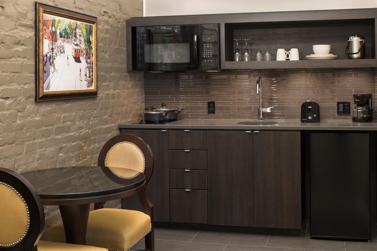 Premiere Corner met Kingsize Bed en Keuken