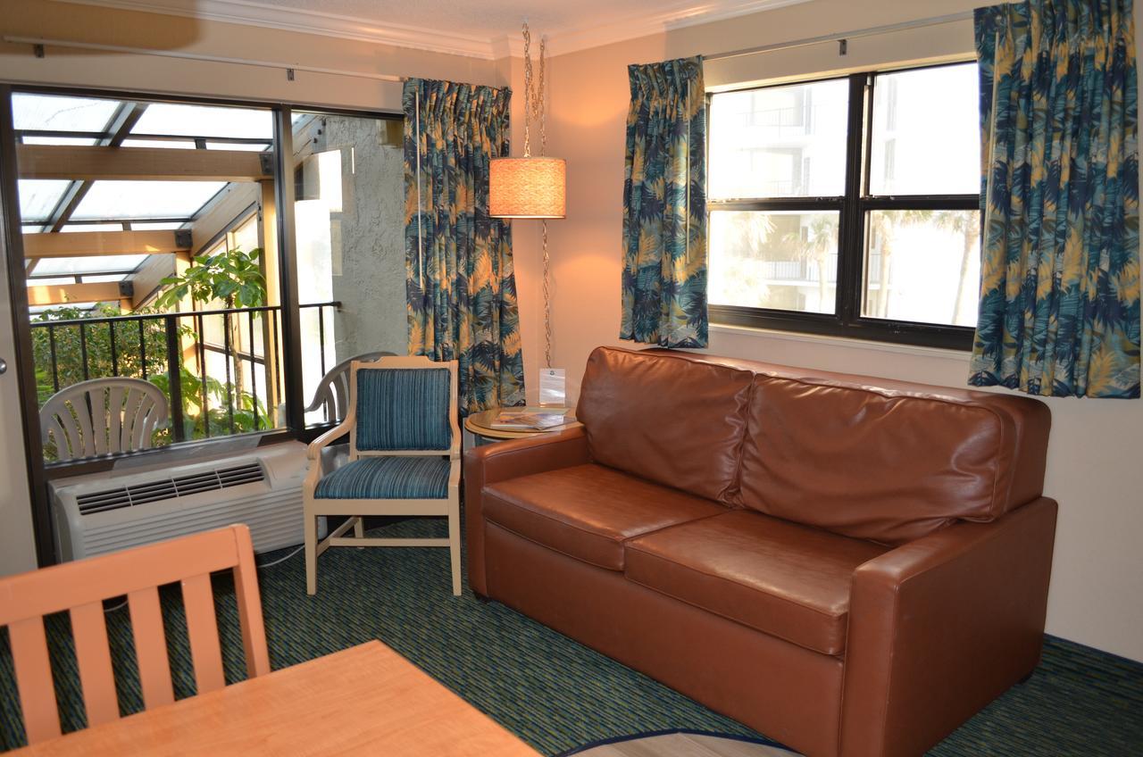 One-Bedroom Queen Suite Balcony Non-Smoking,630932163:JPEG