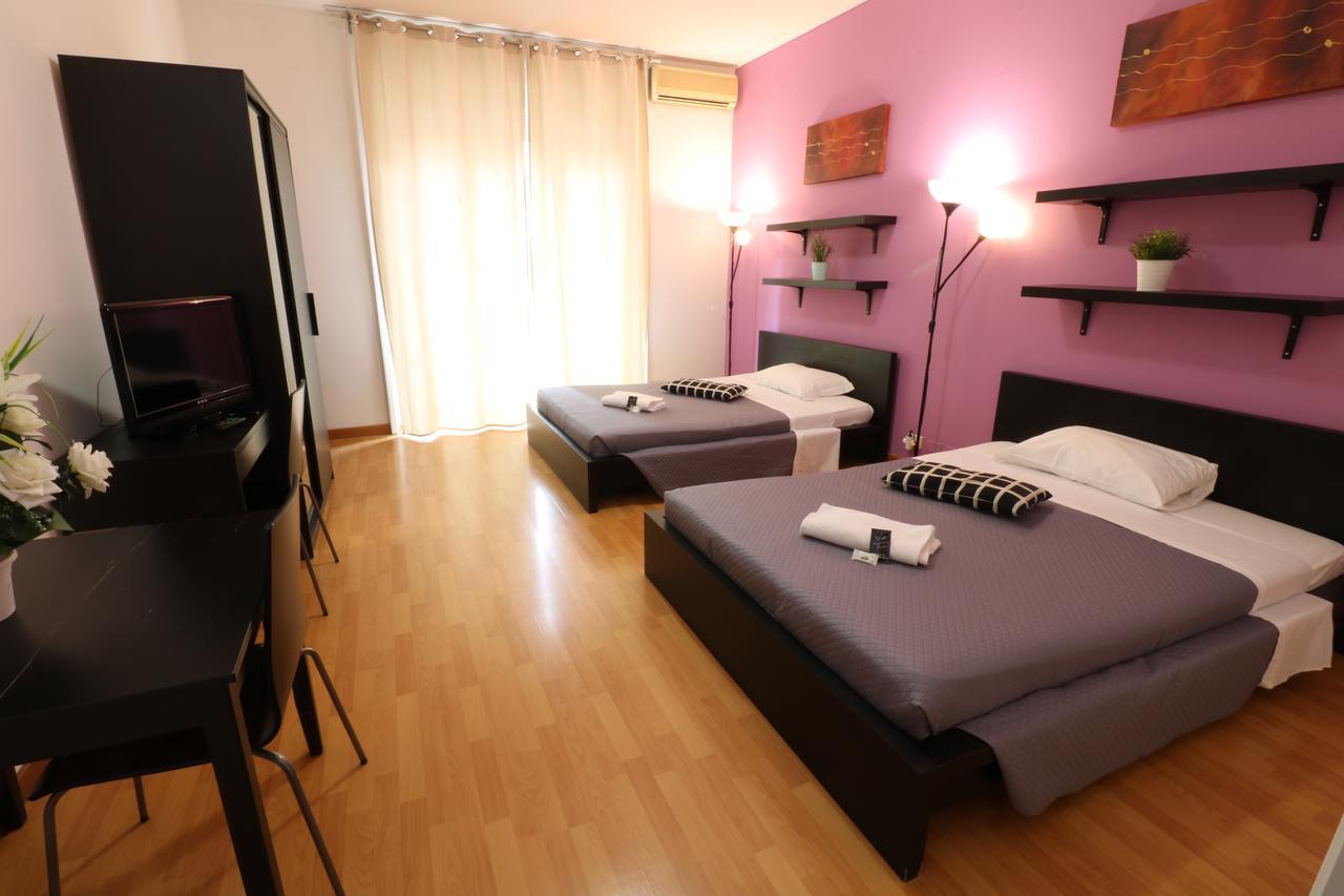 Quarto Twin com Casa de Banho Partilhada Externa