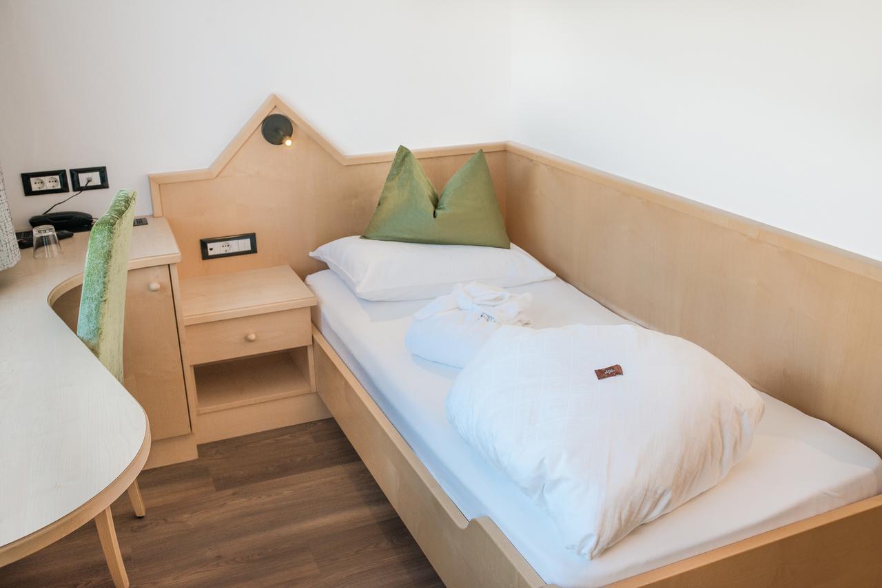 Einzelzimmer mit Balkon