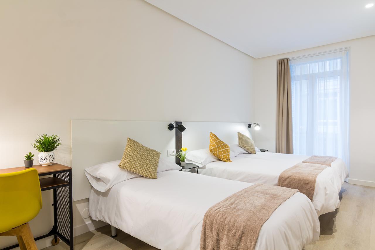 Chambre Double de Luxe avec Lit d'Appoint et Salle de Bains Privative