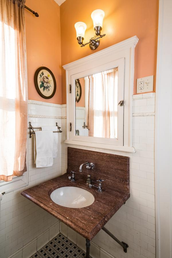Queen Room with Garden View