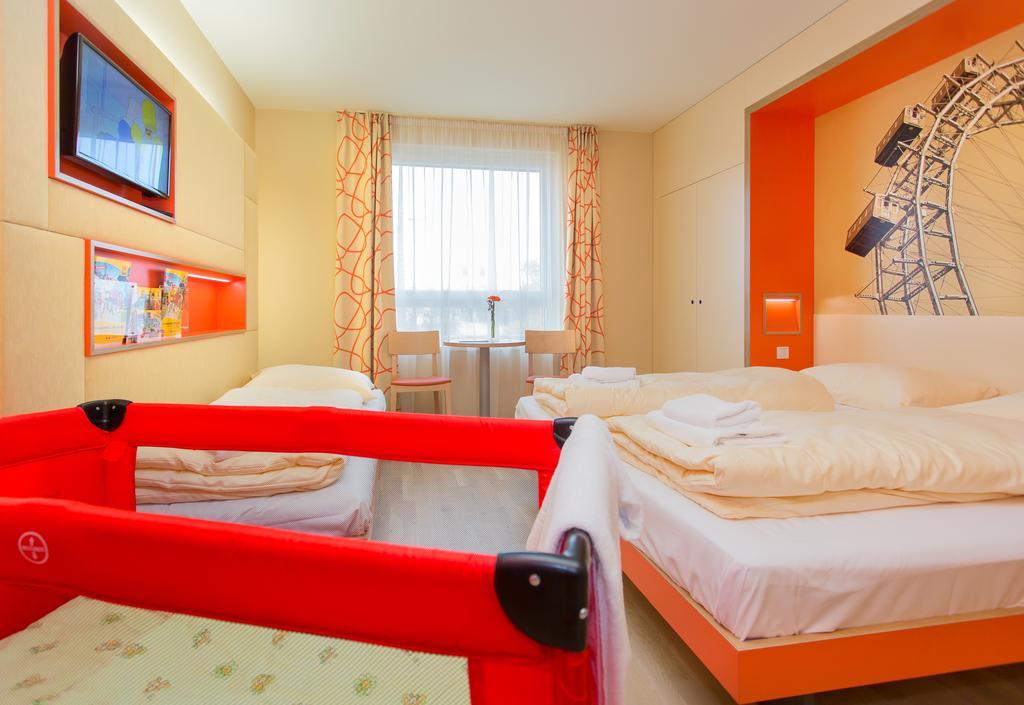 Triple Room,1635253967:JPEG