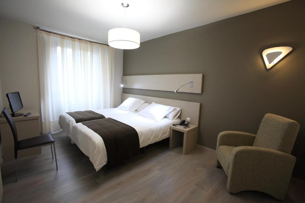 Standard Double or Twin Room,963426472:JPEG