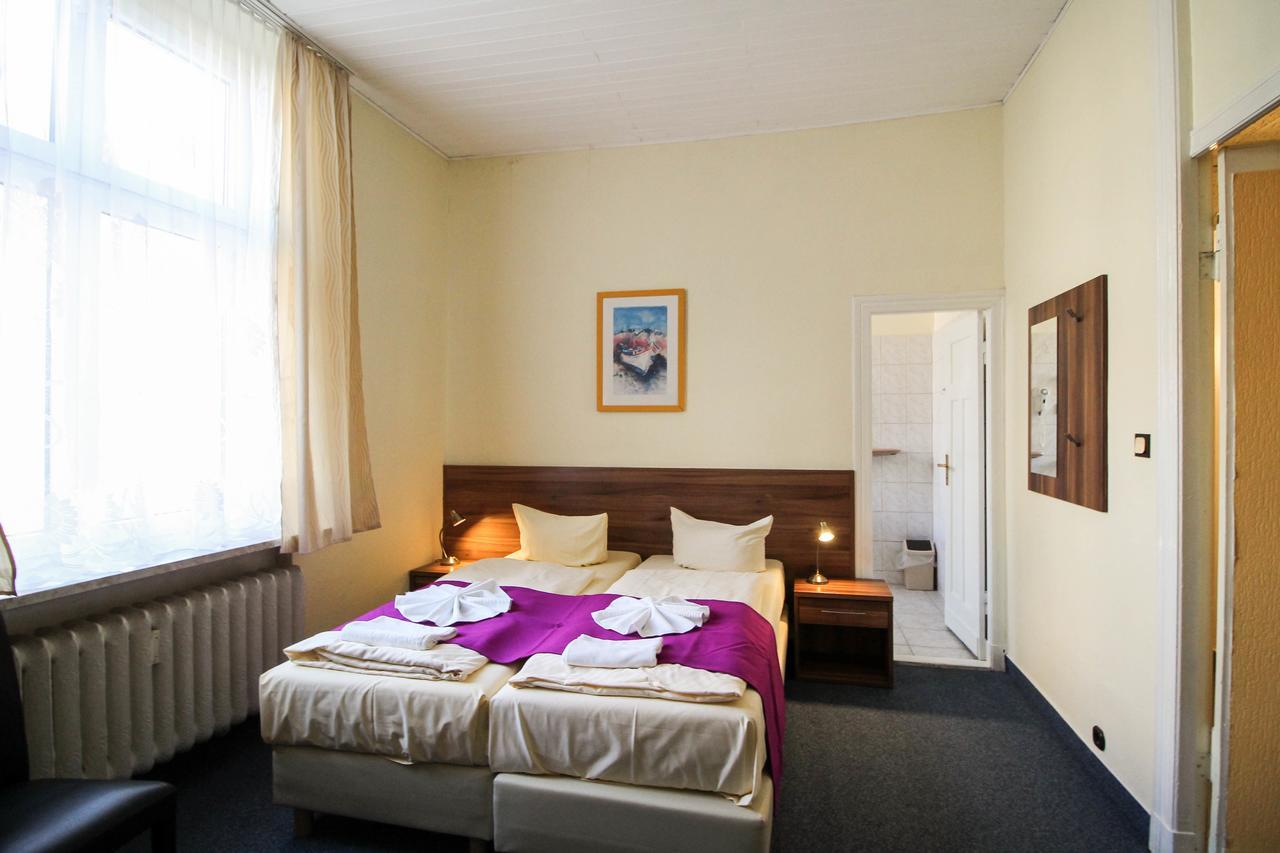 Doppel- oder Zweibettzimmer