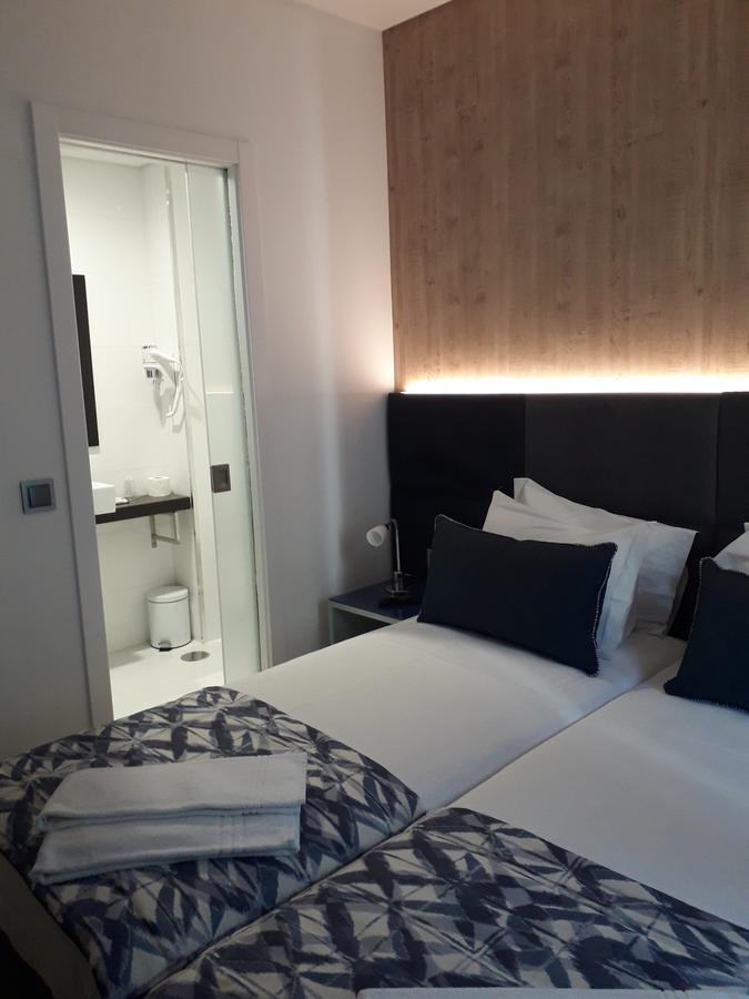 Quarto com 2 Camas de Solteiro