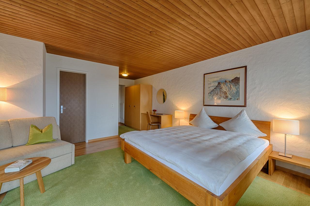 Deluxe Tweepersoonskamer met 1 of 2 Aparte Bedden en een Balkon met Uitzicht op het Meer