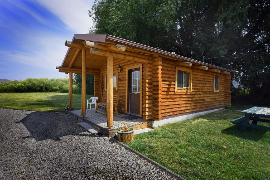 Family Room with Mountain View