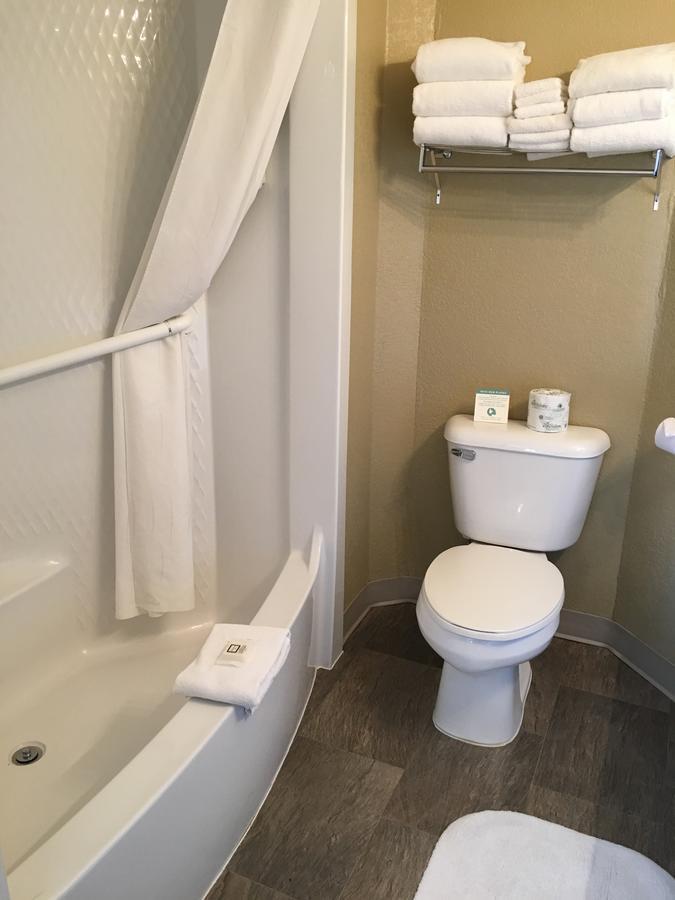Queen Room - Non-Smoking