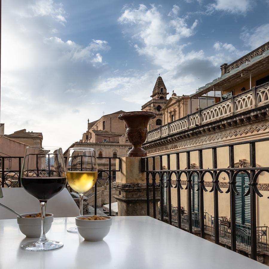 Double Room with Terrace and City View,643839522:JPEG