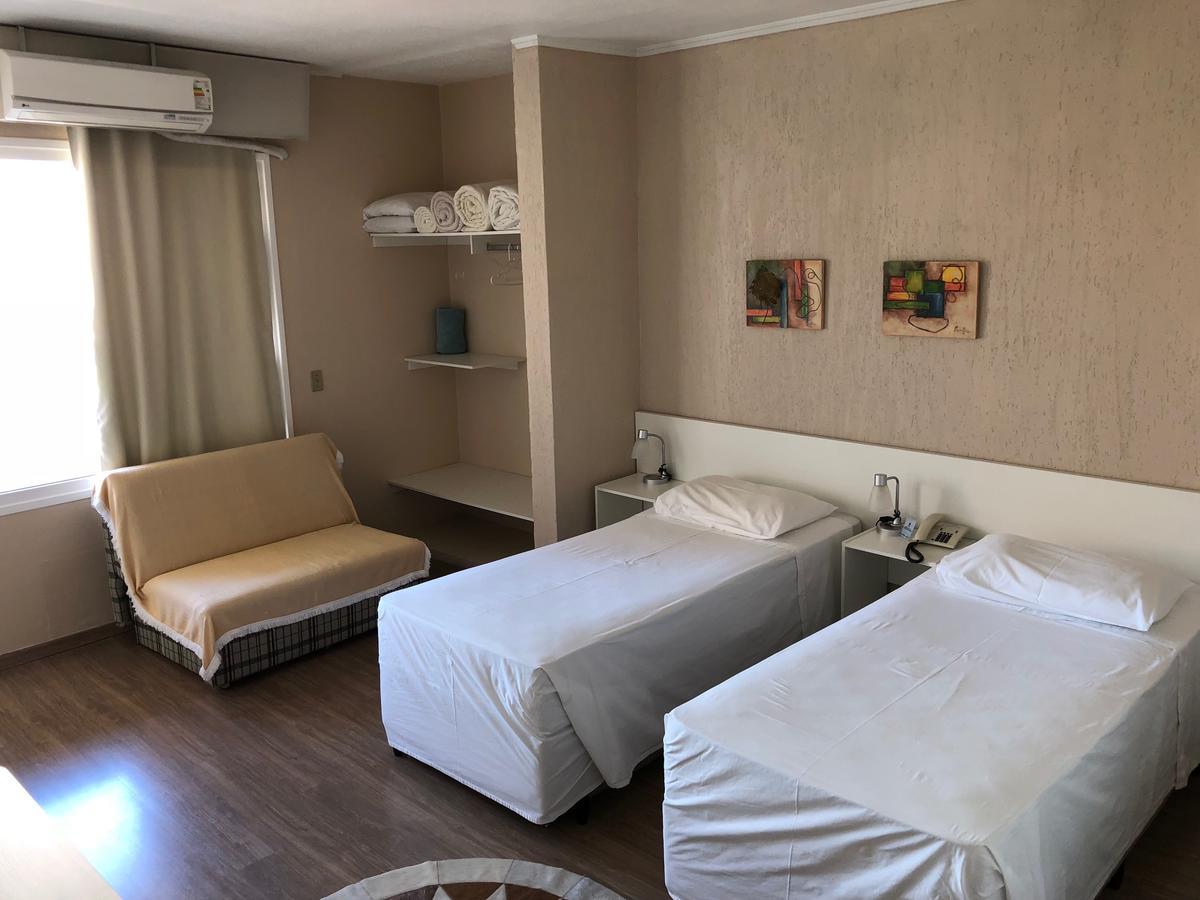 Quarto Deluxe com Cama de Casal ou 2 de Solteiro e Varanda