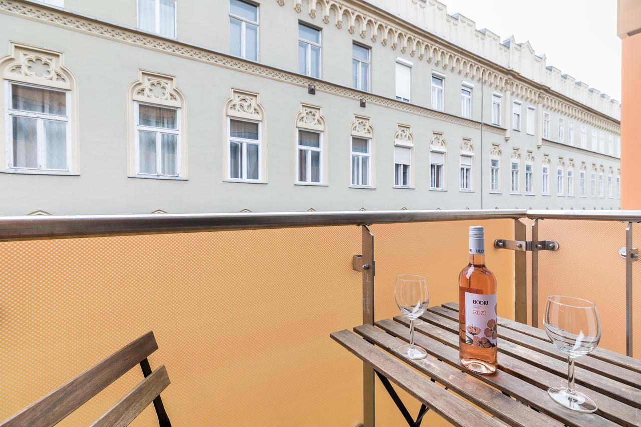Apartamento Superior com Varanda
