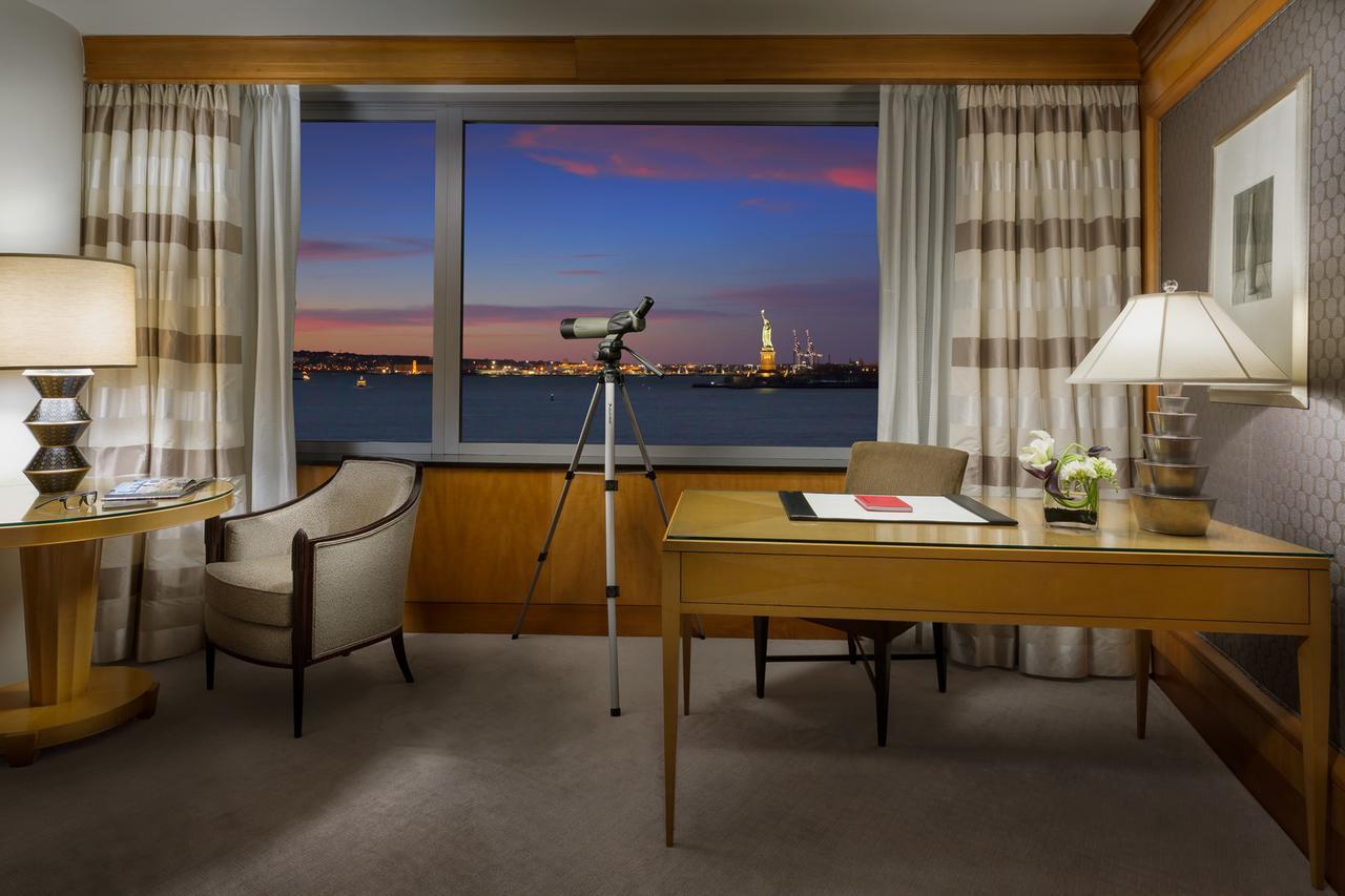 Executive Suite met 1 Slaapkamer met Kingsize Bed en Uitzicht op het Standbeeld