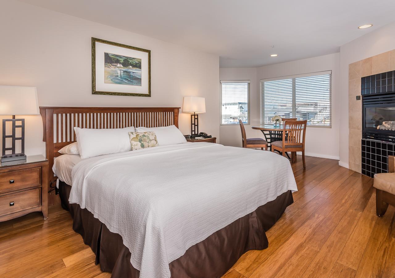 Deluxe King Room,645654759:JPEG