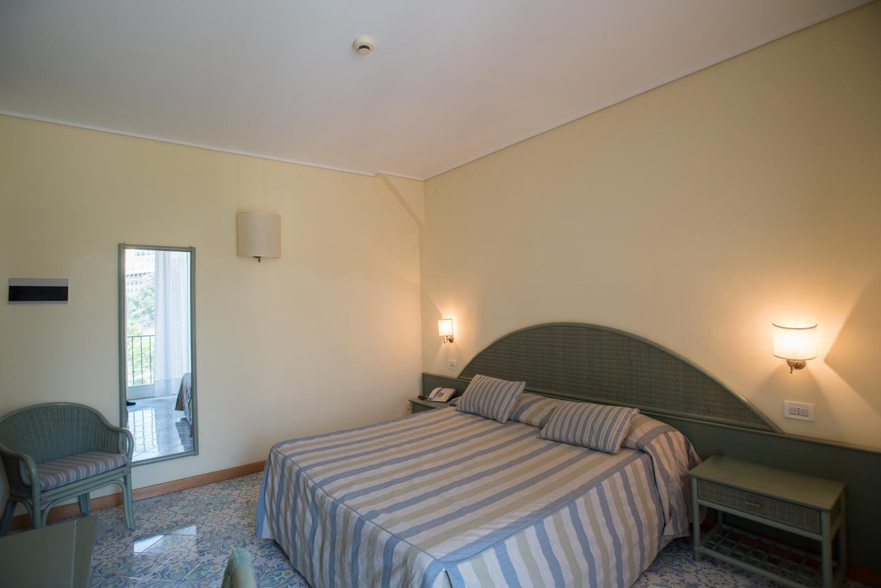 Double Room,1539568987:JPEG