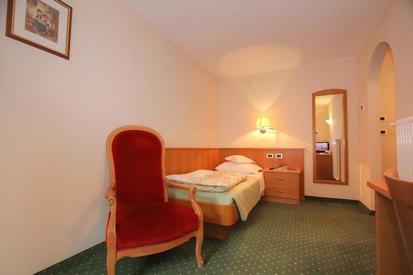 Single Room,646113039:JPEG