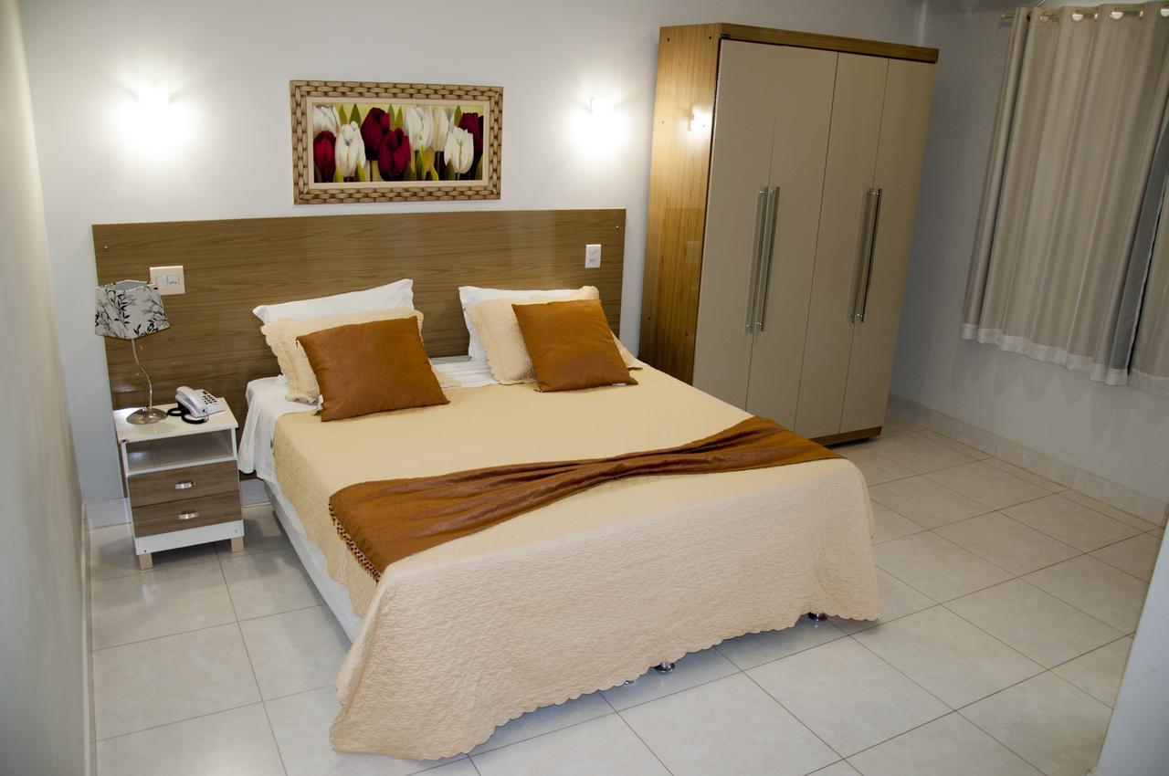 Quarto com Cama de Casal ou 2 de Solteiro