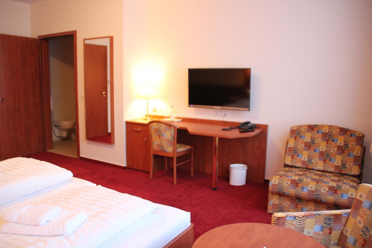Large Double Room,646758984:JPEG