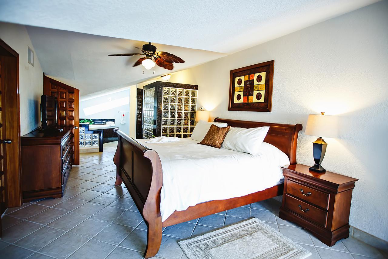Three-bedroom King Suite - Garden View