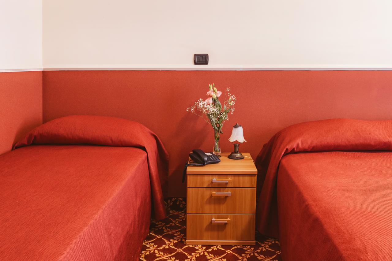 Camera Doppia con Letti Singoli con Bagno