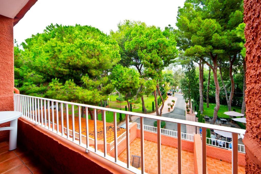 Habitación Triple con vistas a la piscina
