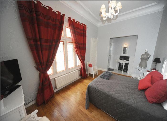 La Tourelle Family Room,64964614:JPEG