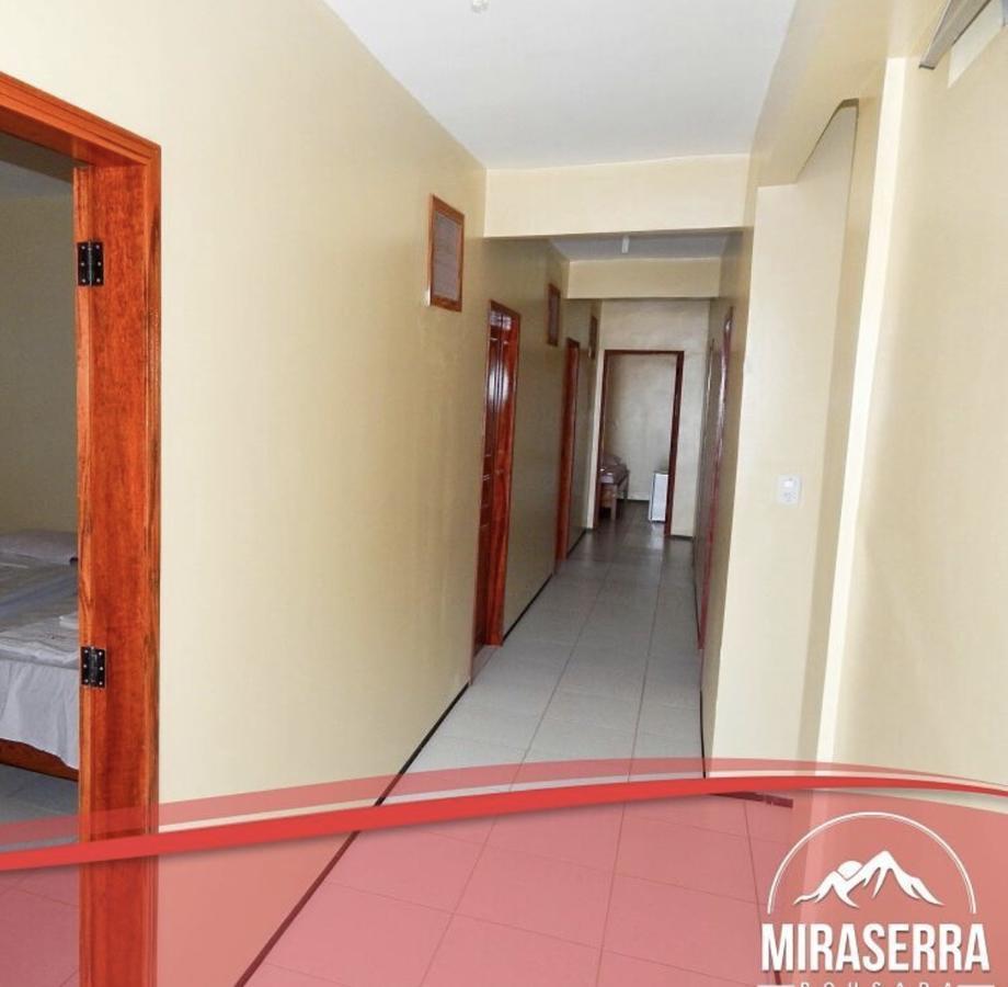 Quarto com 2 Camas de Solteiro