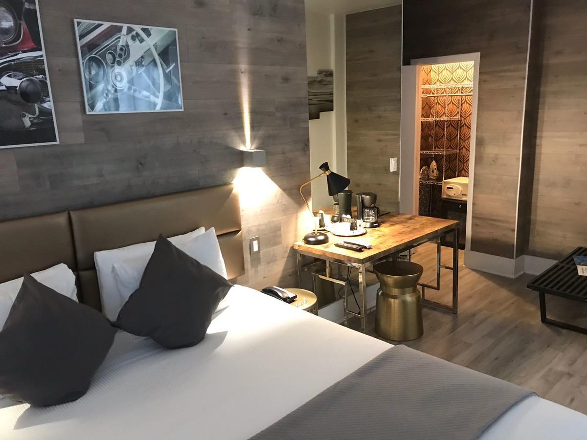 Zimmer mit Kingsize-Bett