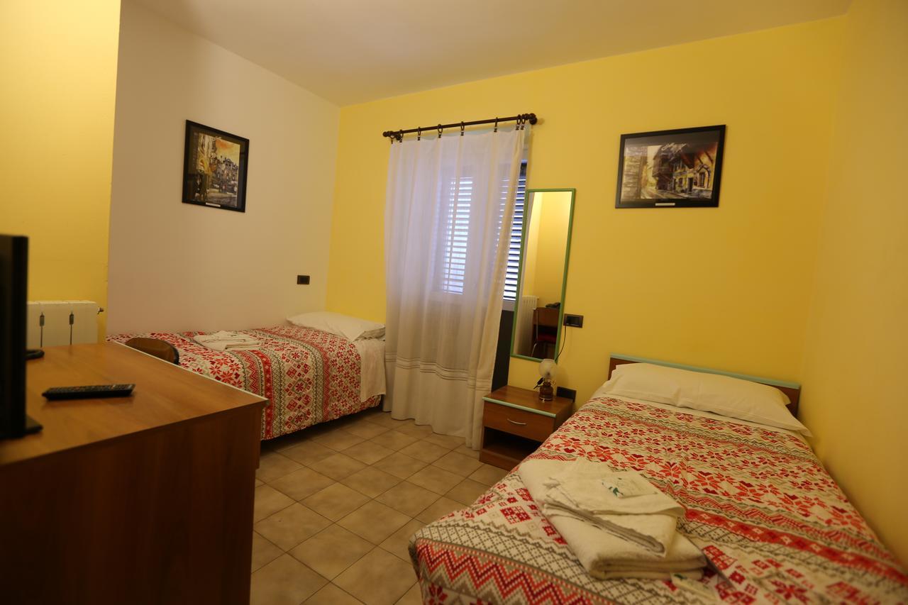 Camera Doppia con Letti Singoli